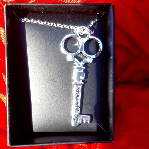 Necklace and pendant made in the shape of a key 🔑 ✨ - Picture 3 of 3